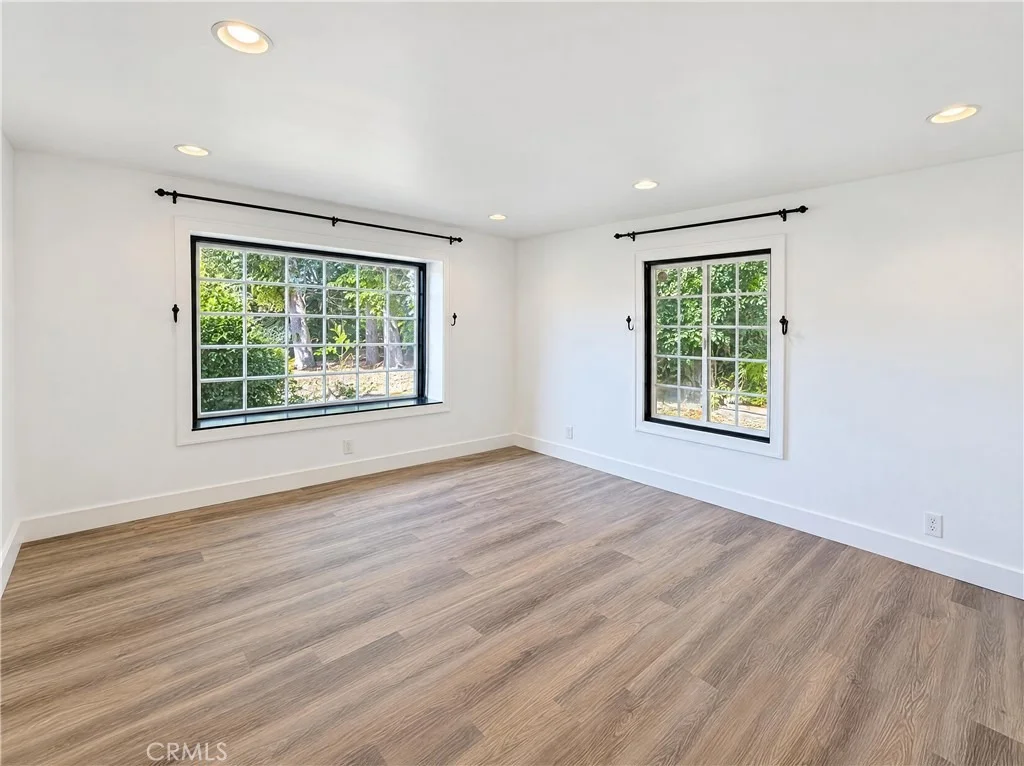 Photo of 1042 Whispering Oaks