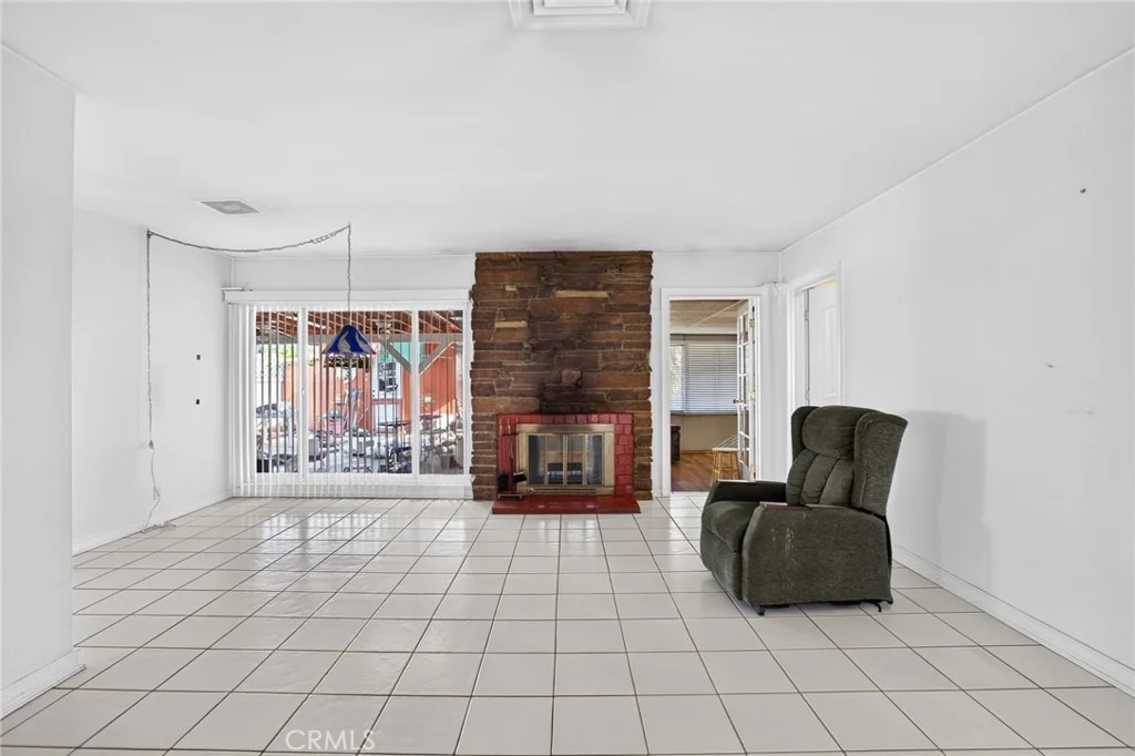 Photo of 10923 Belcher