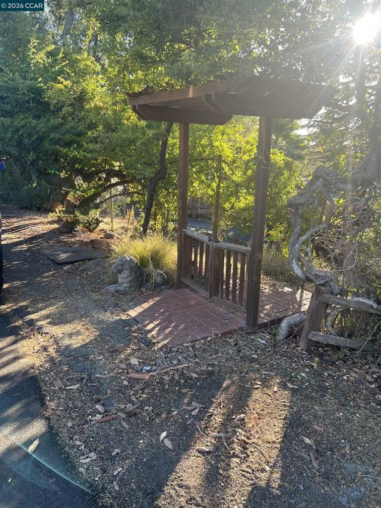 Photo of 890 Holly Hill Dr