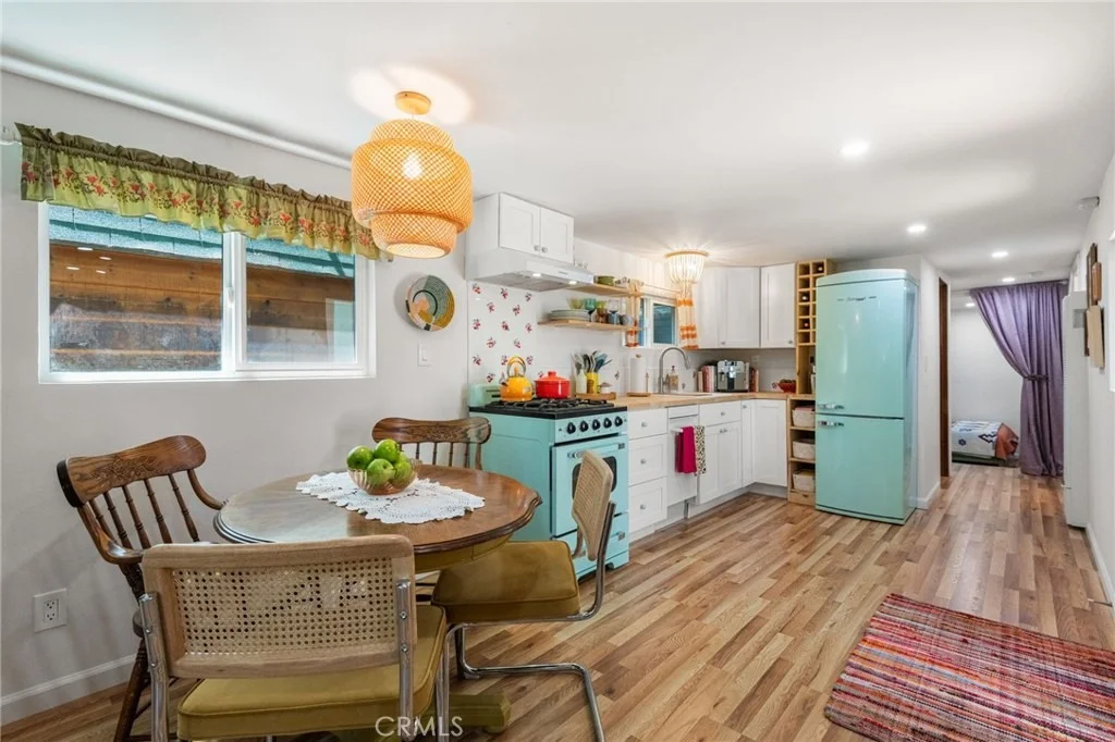 Photo of 925 W Rainbow Boulevard