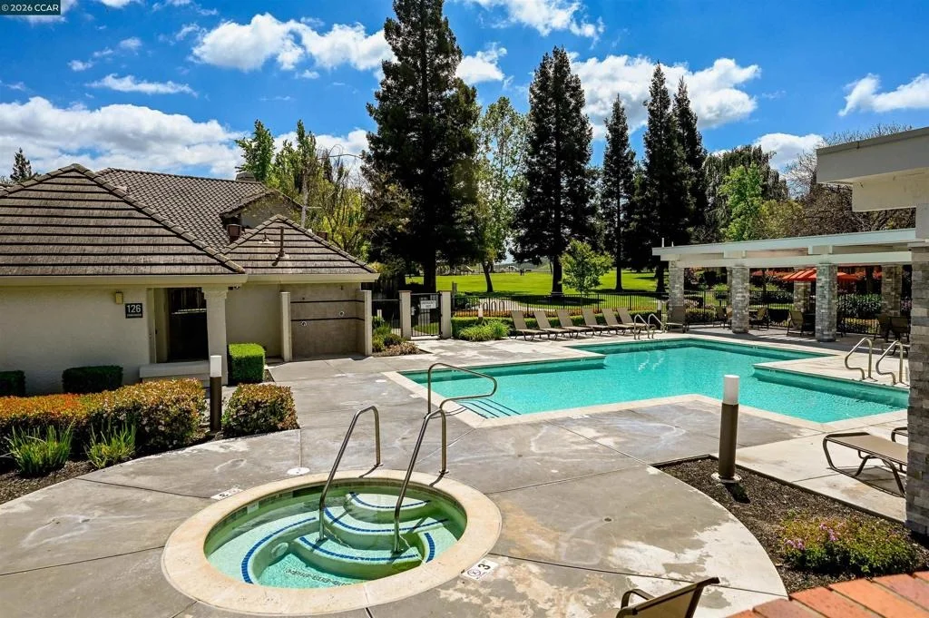 Photo of 219 Viewpoint Dr