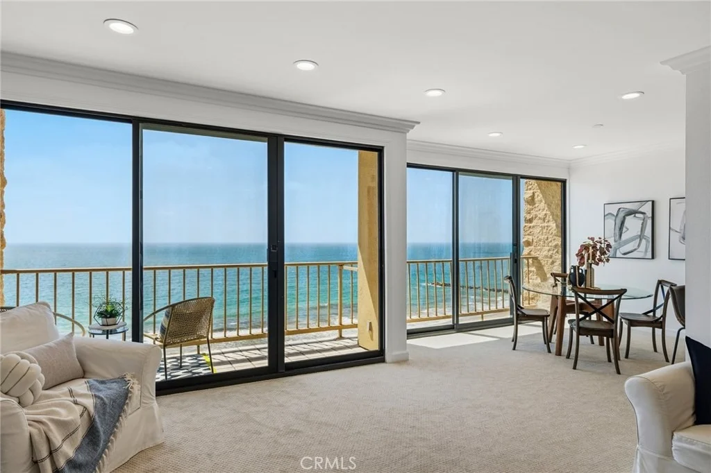Photo of Unit 306 at 727 Esplanade
