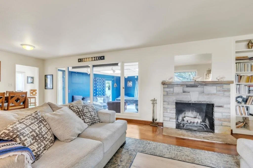 Photo of 906 Bautista Drive