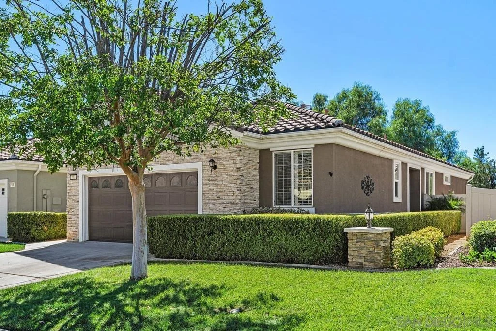 Photo of 977 Blackhawk Dr