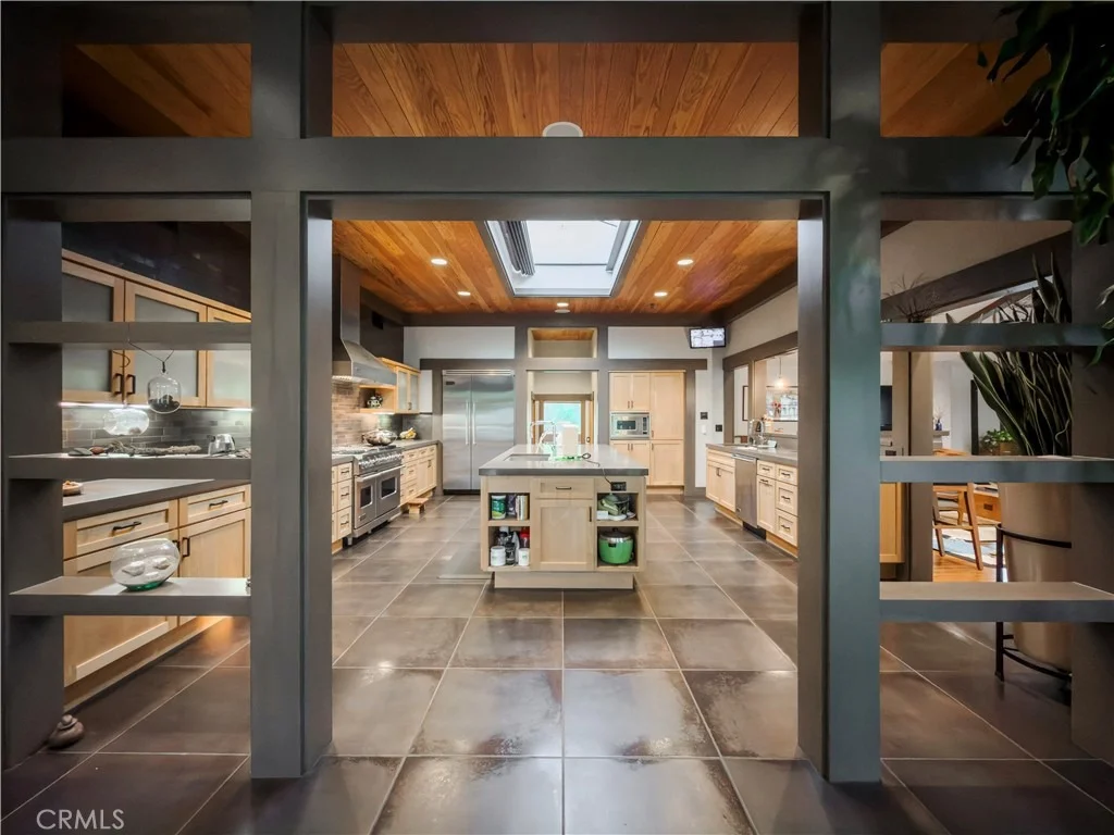 Photo of 865 W Foothill