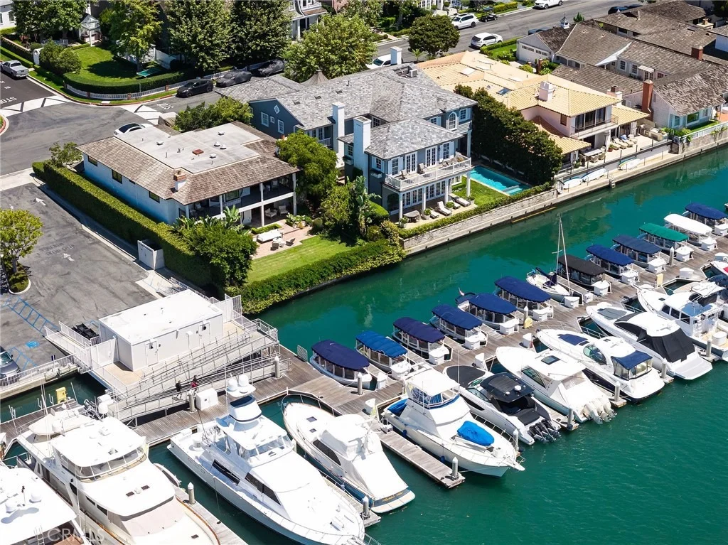 Photo of 2572 Bayshore Drive