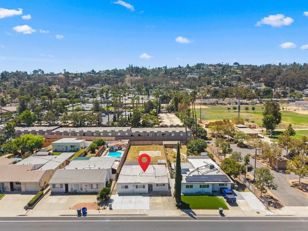 Photo of 317 W Chase Ave W