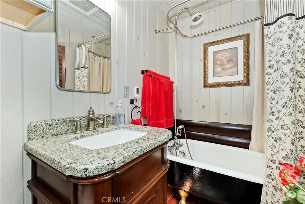 Photo of 571 Pine Lane