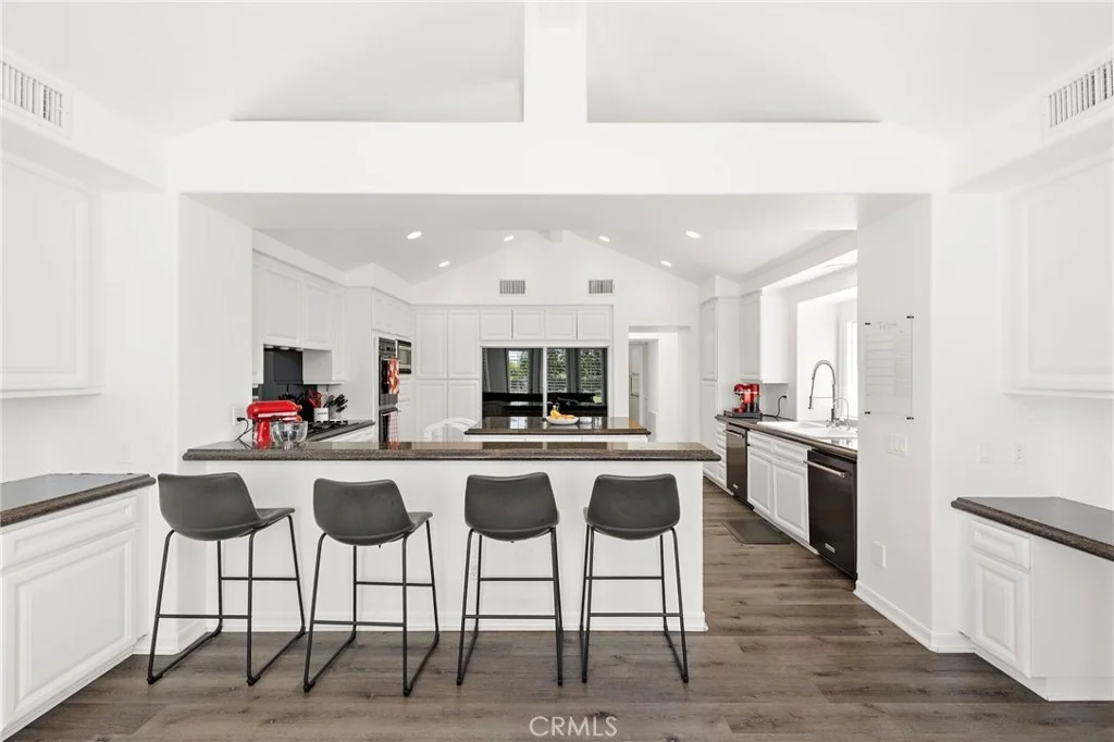 Photo of 1582 White Alder
