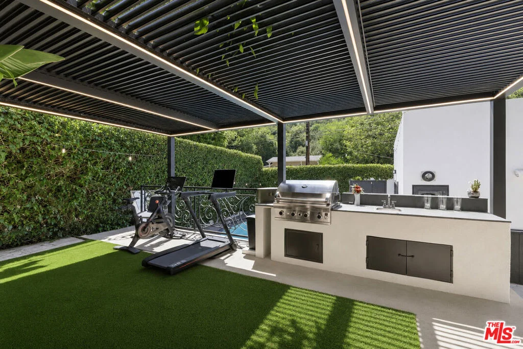 Photo of 2300 Benedict Canyon Drive
