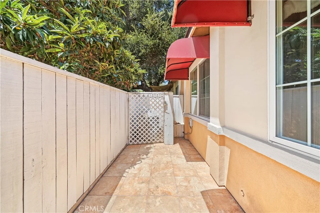Photo of Unit D at 2438 Oneida Street