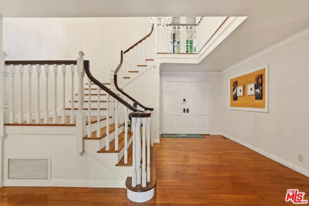 Photo of 900 Gainsborough Drive