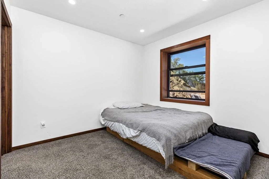 Photo of 21179 Sutherland Dam Road