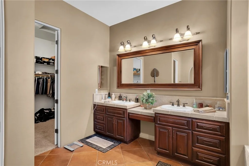 Photo of 925 Valley