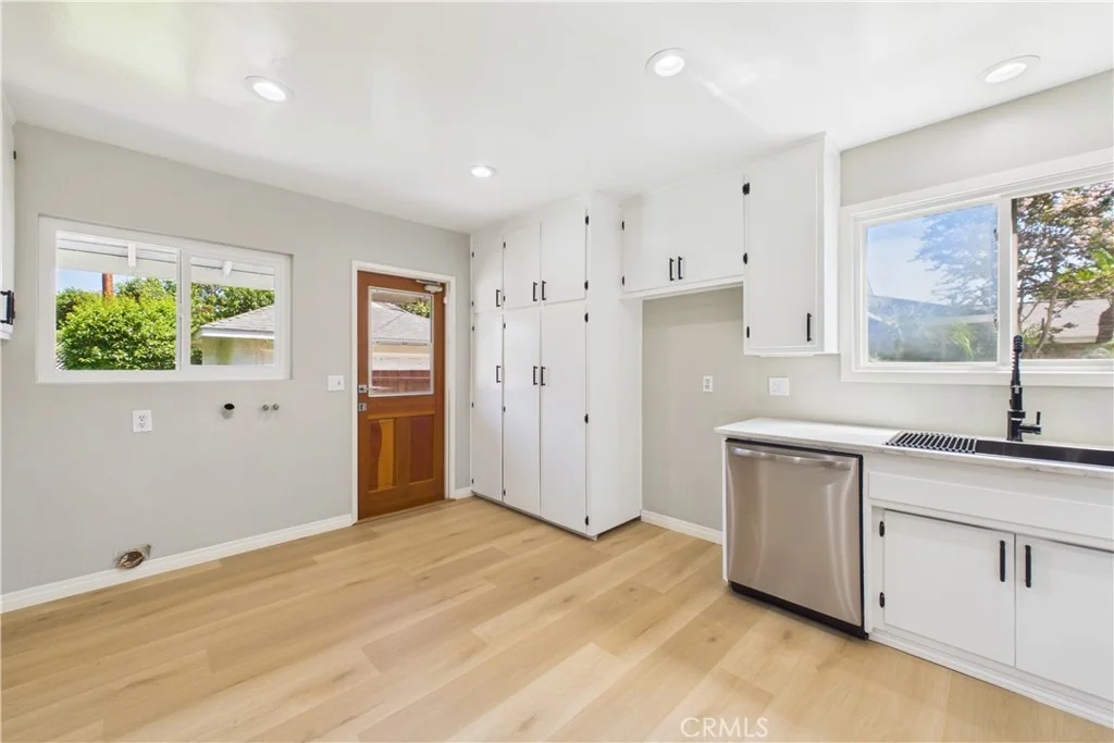 Photo of 1902 Lees Avenue