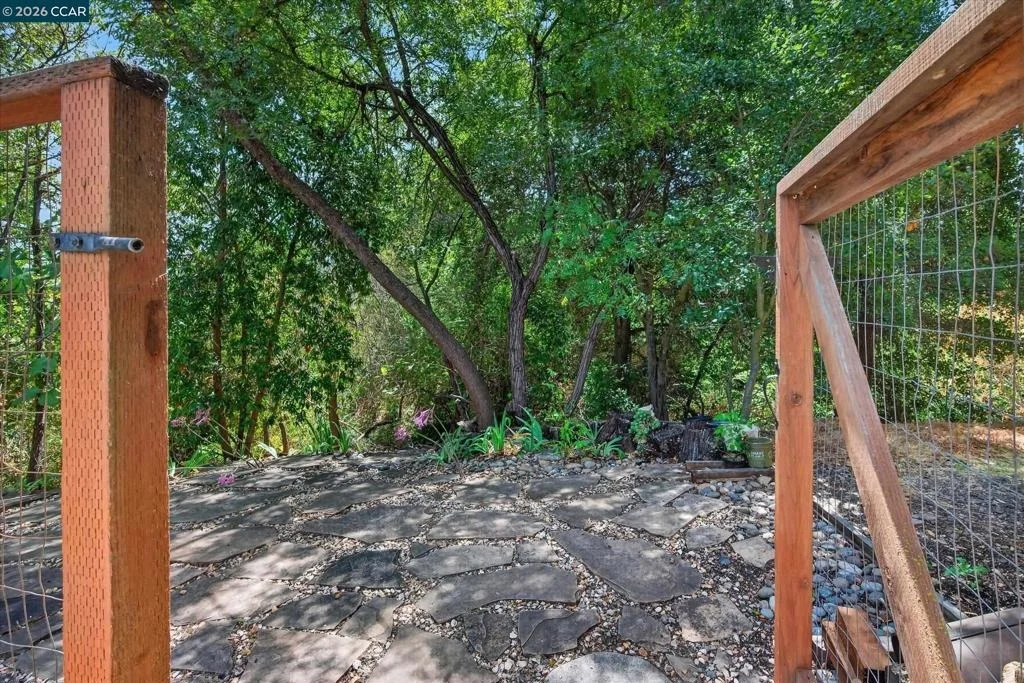 Photo of 584 Mission Pl