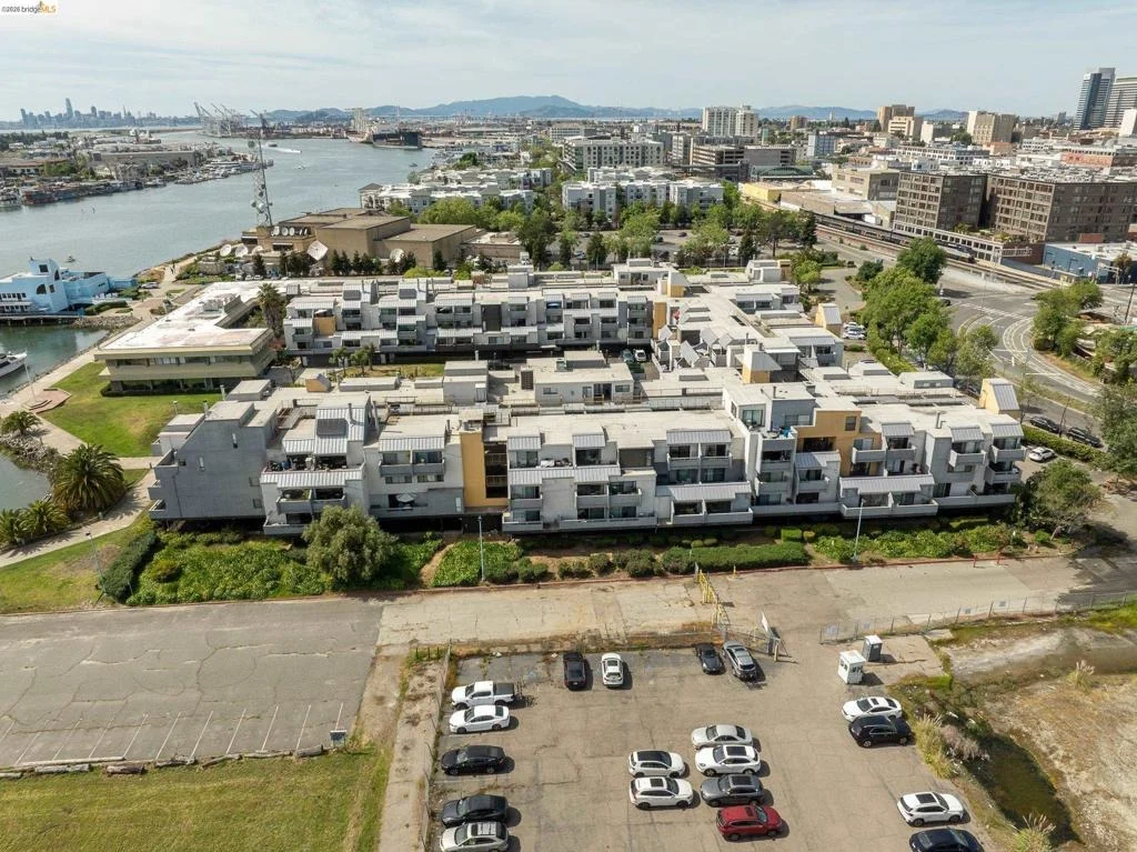 Photo of Unit 353 at 1 Embarcadero