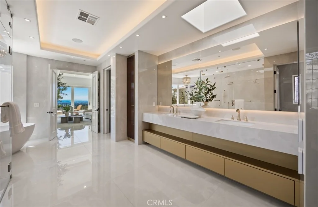 Photo of 5 Sailview