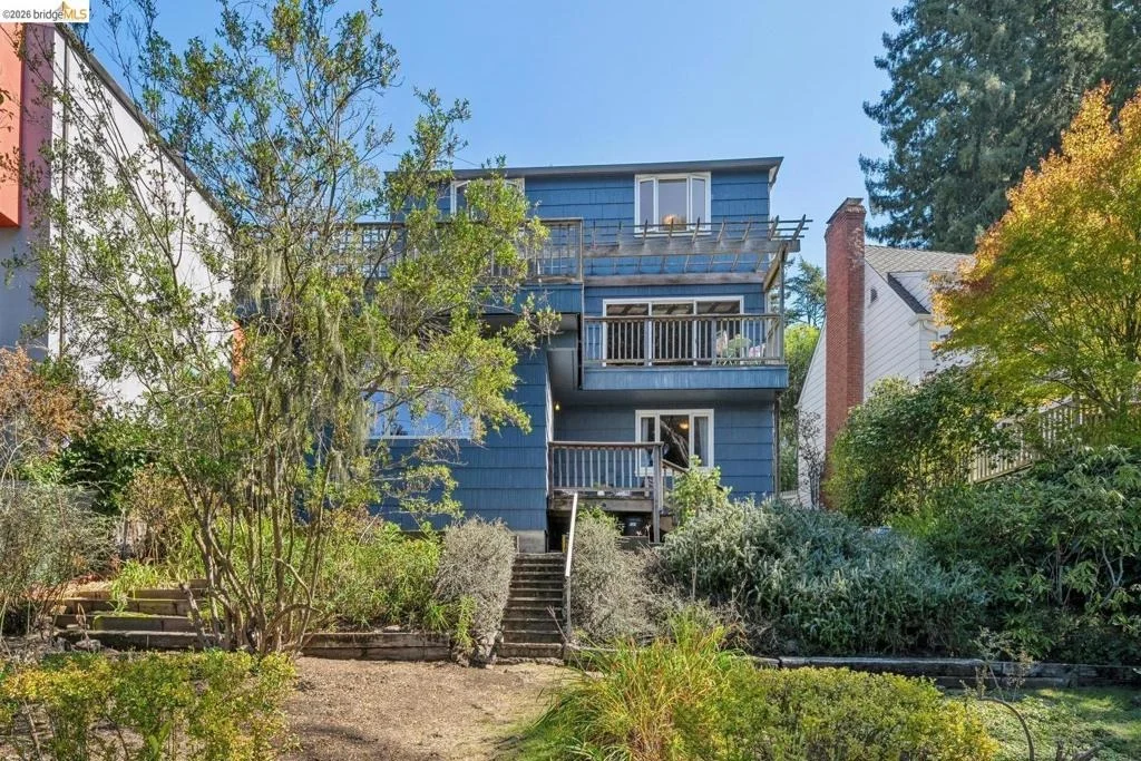 Photo of 155 Avenida DR