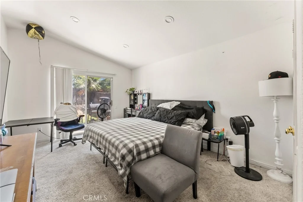 Photo of 955 Peacock Dr