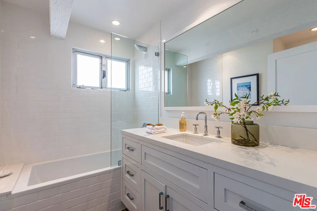 Photo of 25006 Malibu Road