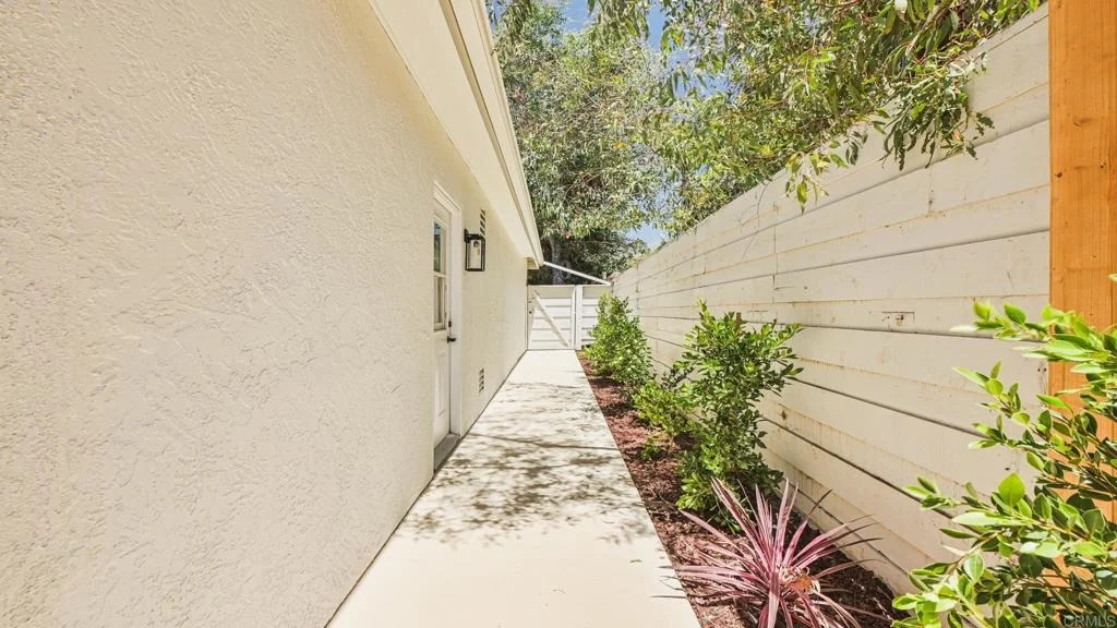Photo of 2399 Ivy Road