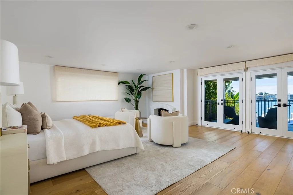 Photo of 2572 Bayshore Drive