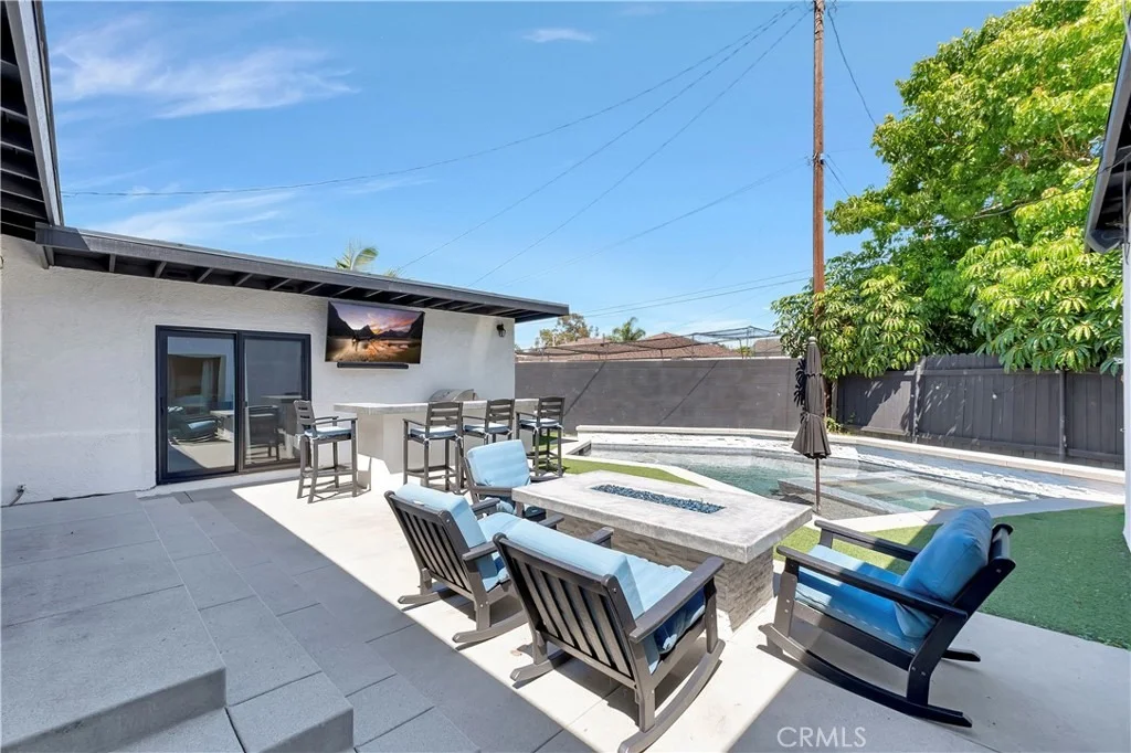 Photo of 2916 Charlemagne Avenue
