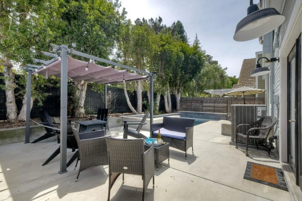 Photo of 975 Rose Arbor Drive