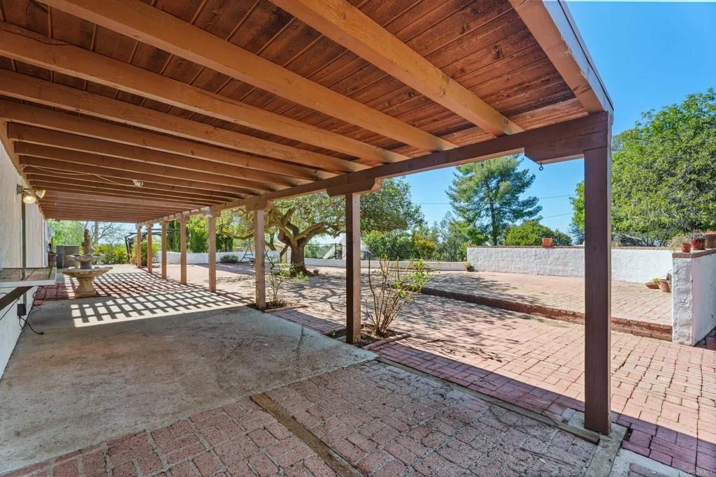 Photo of 3042 Holly Rd