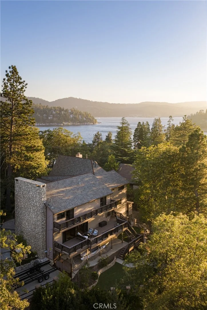 Photo of 942 Lake Edge