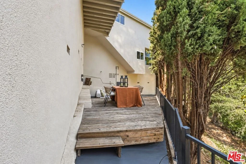 Photo of 2525 Ivanhoe Drive