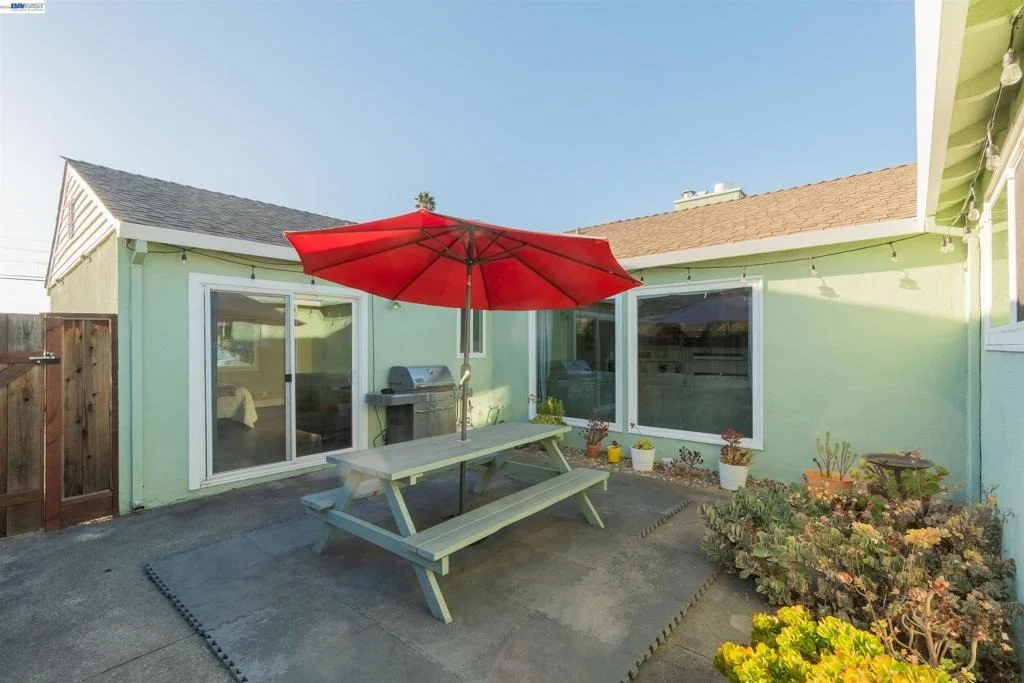 Photo of 1364 Drake Ave