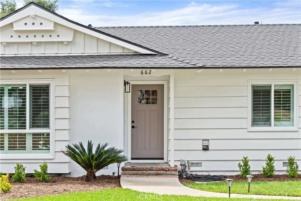 Photo of 662 E Foothill