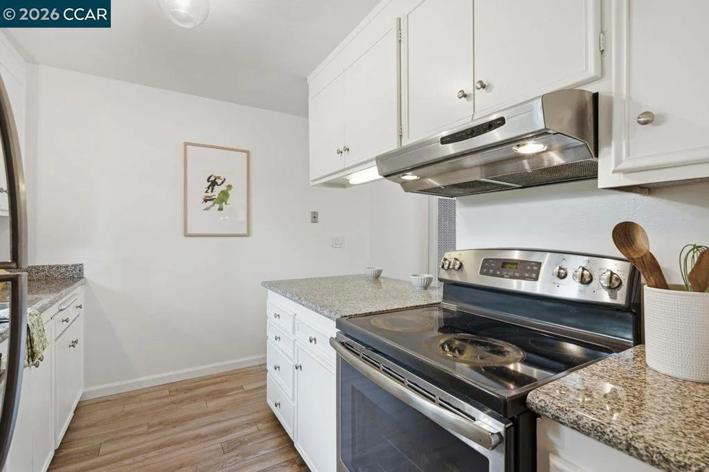 Photo of Unit 5 at 2115 Central