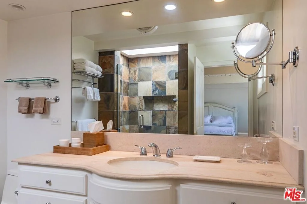 Photo of 24216 Malibu Road