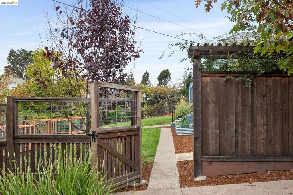 Photo of 1117 The Alameda
