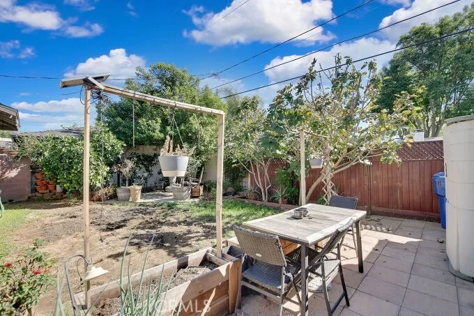 Photo of 422 W Ada Avenue