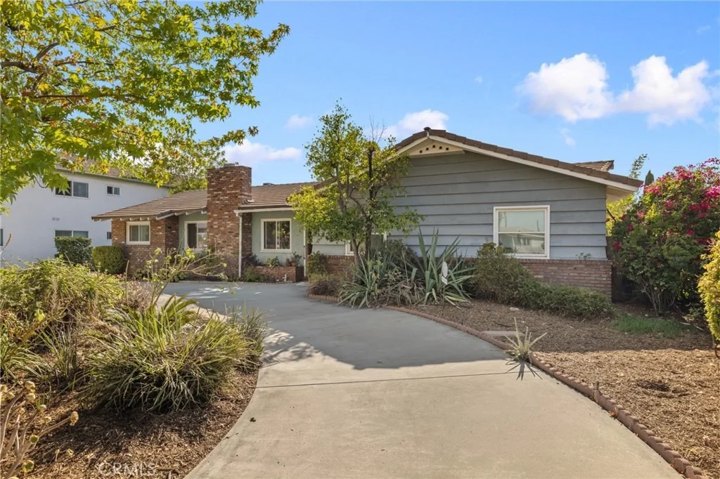 Photo of 1121 Highland Oaks Drive