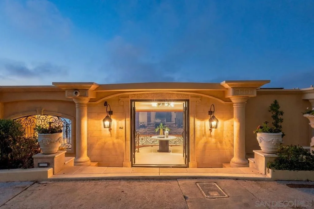 Photo of 1718 Valdes
