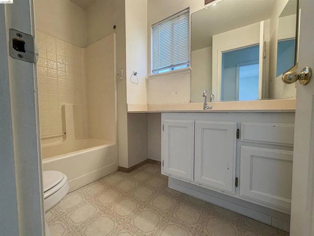 Photo of 336 Lakespring Pl