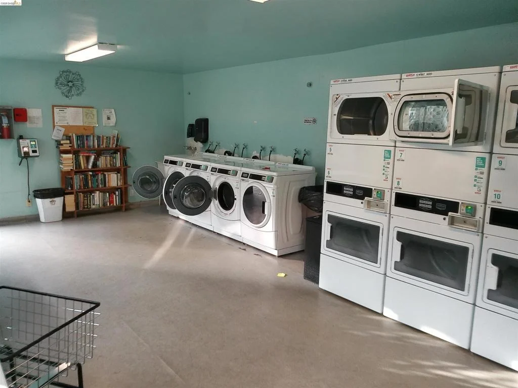 Photo of Unit 304 at 325 Kitty Hawk Rd