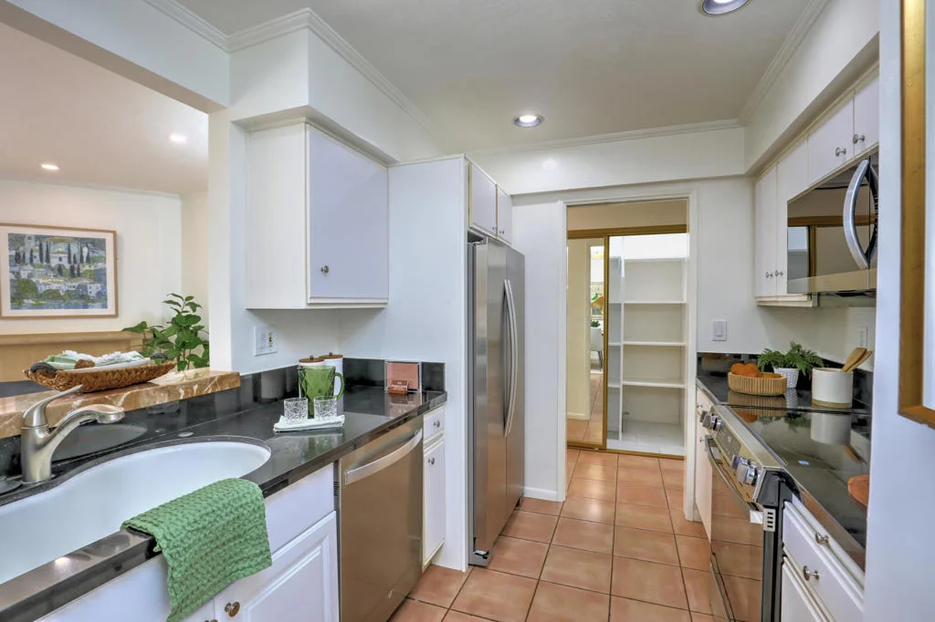 Photo of Unit 712 at 3375 Foothill Road