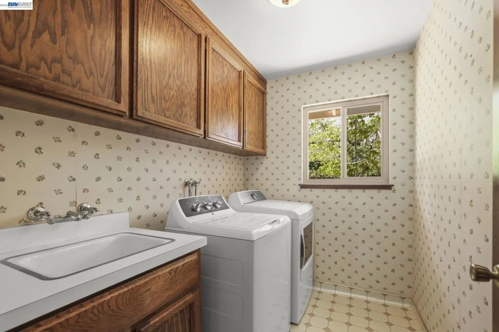 Photo of 2112 Red Oak Place