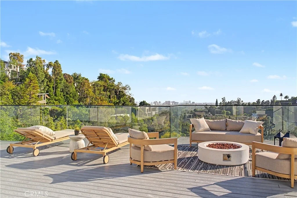 Photo of 9459 Beverly Crest