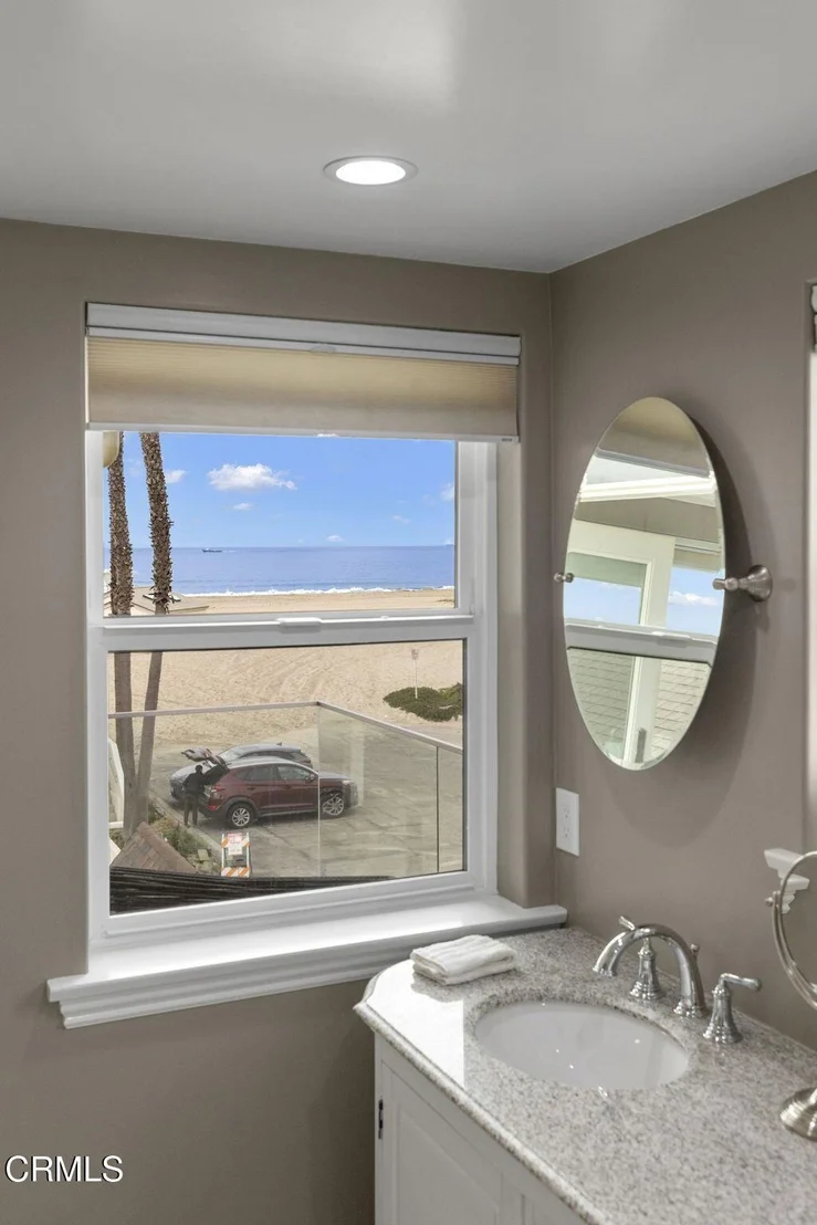 Photo of 104 La Brea Street