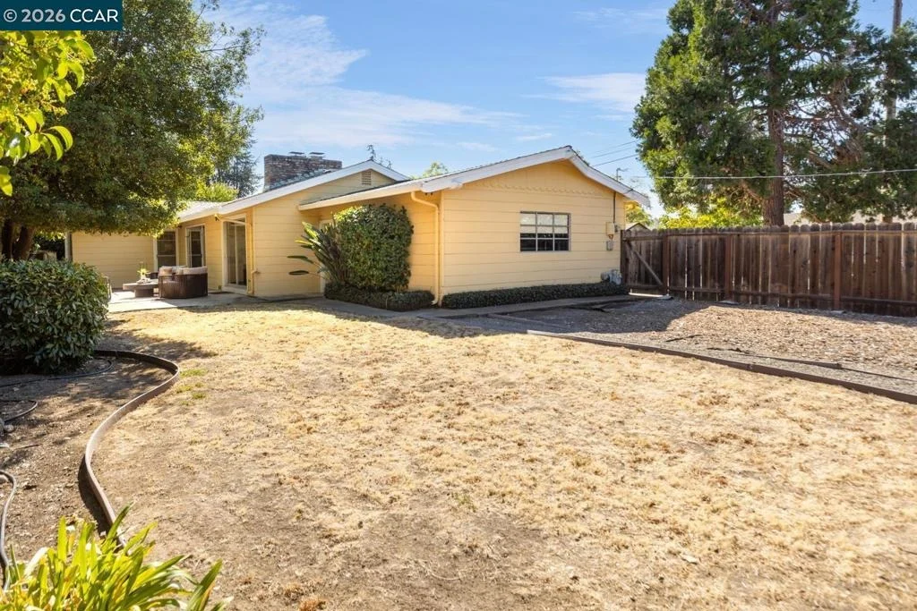 Photo of 1696 Georgia Dr
