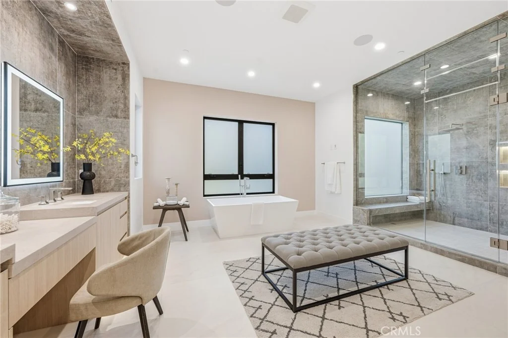 Photo of 4331 Alonzo