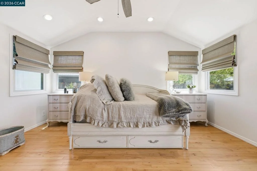 Photo of 8 Lander Dr