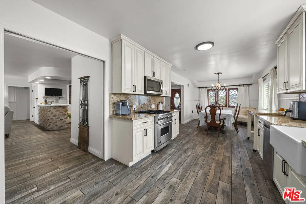 Photo of 10411 Saint James Avenue